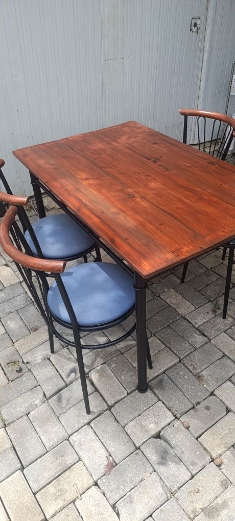 Mesa com 4 cadeiras