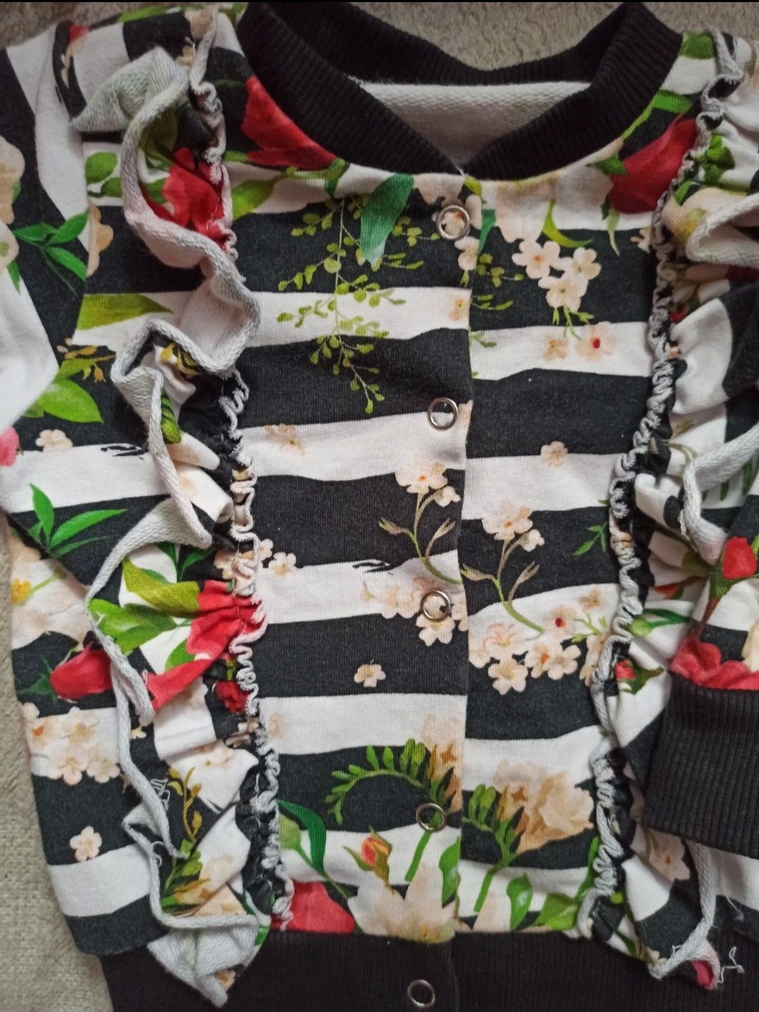 Sweter z falbankami