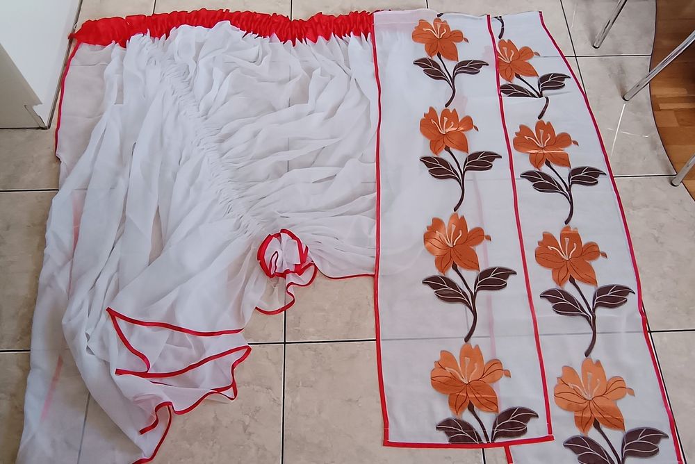 Firany z panelami w kwiaty na żabki dwie sztuki