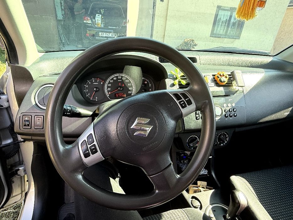 Suzuki swift Сузукі свіфт