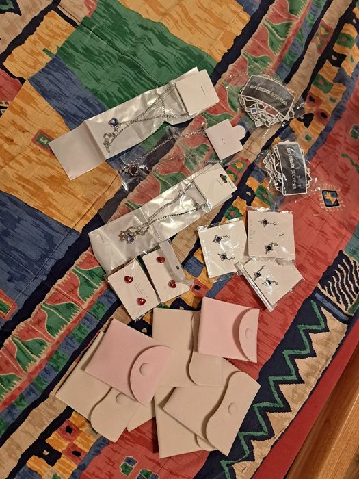 Biżuteria, opakowania, naklejki