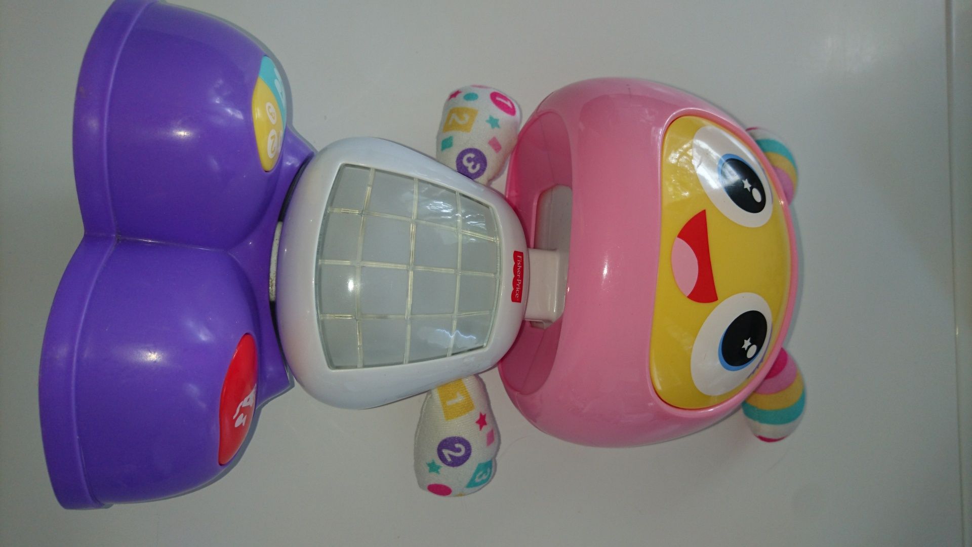 Różowy robot Fisher Price, Bella śpiewa, tańczy, śmieje się