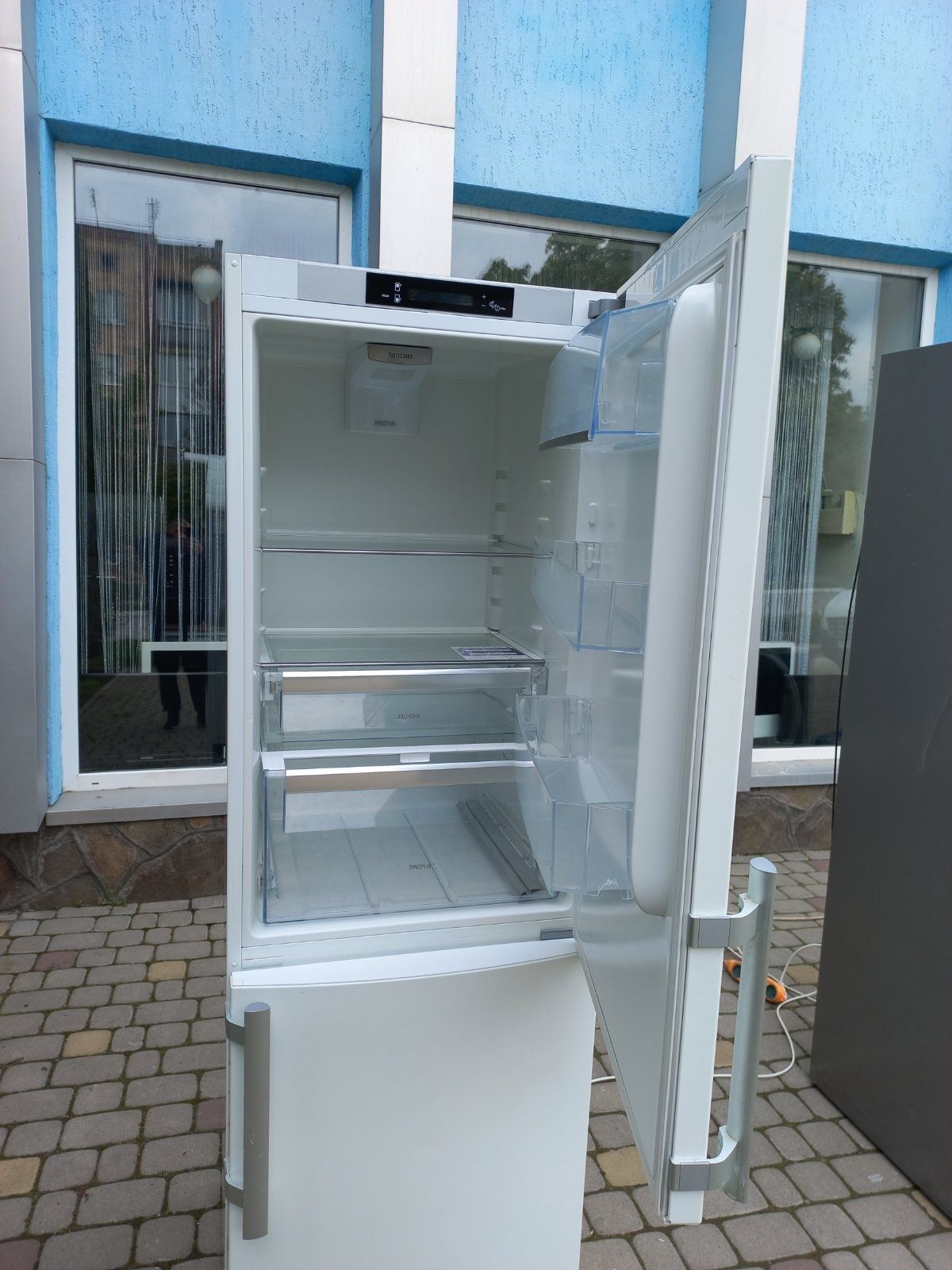 Холодильник Electrolux 180 висота гарний стан