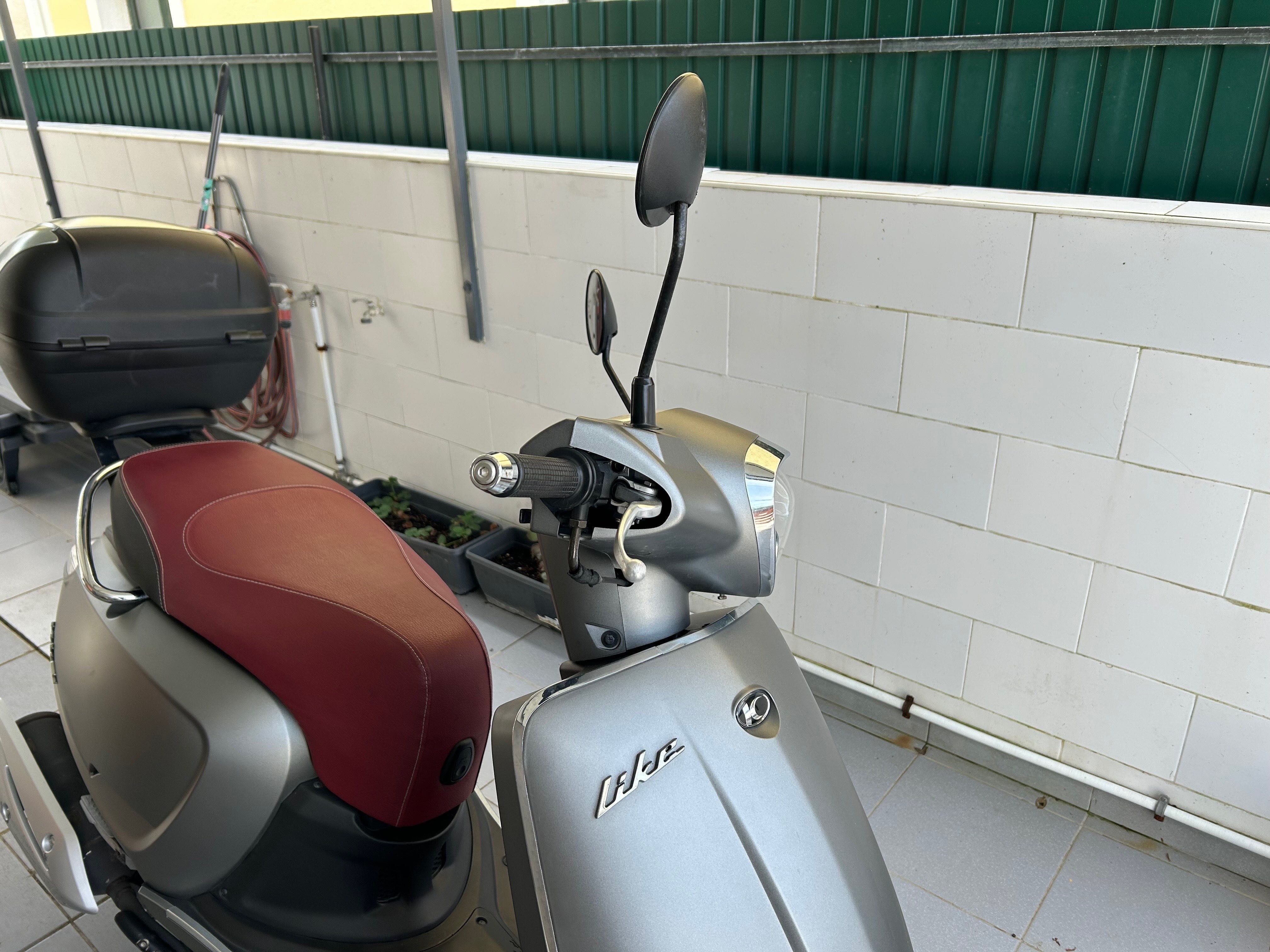 Kymco Like 125, muito económica e com poucos Kms.