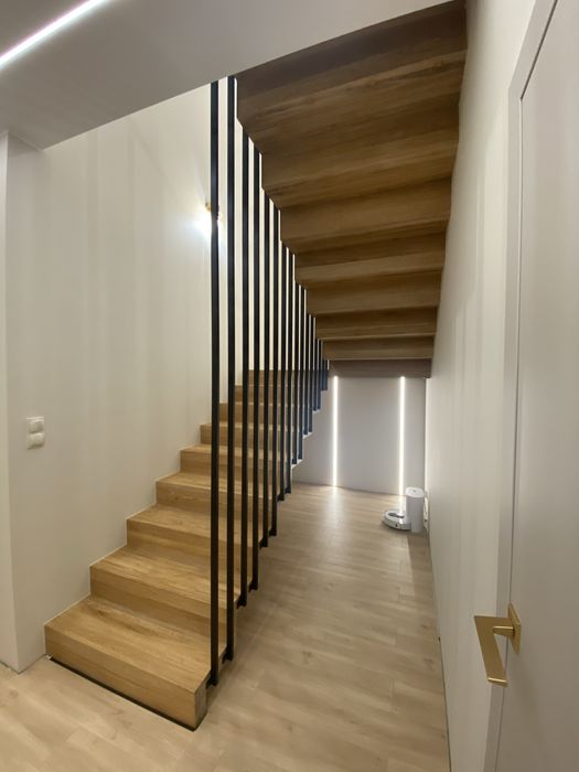 Schody z litego drewna w konkurencyjnej cenie, zapraszamy do kontaktu!