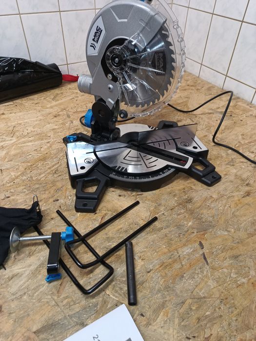 Piła ukośnica Macallister 1500 W 210 mm