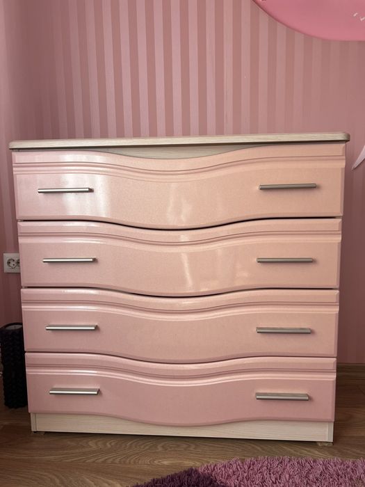 Меблі для дівчинки