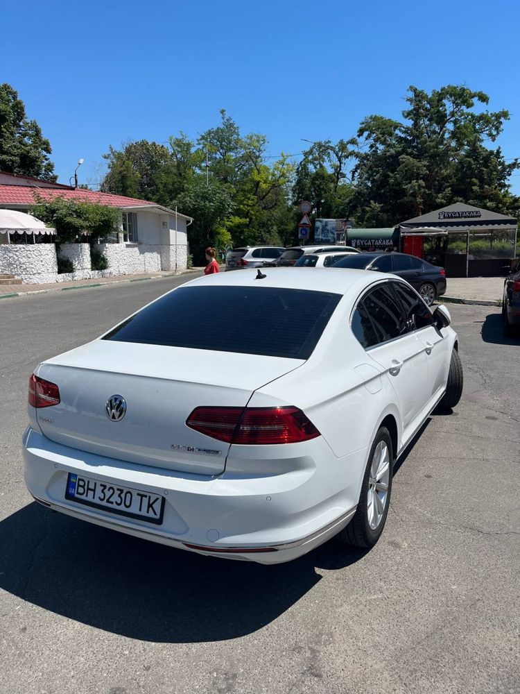 Продається сімейний автомобіль