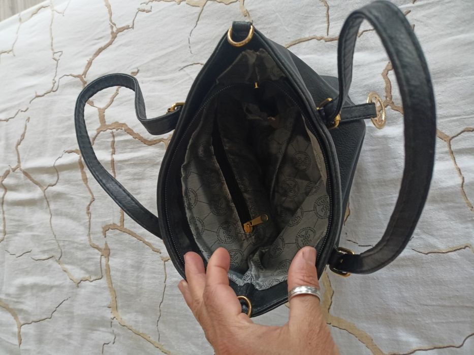 Сумка Michael Kors. Чорного кольору. Ціна договірна.