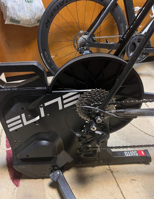 Trenażer rowerowy Elite Suito