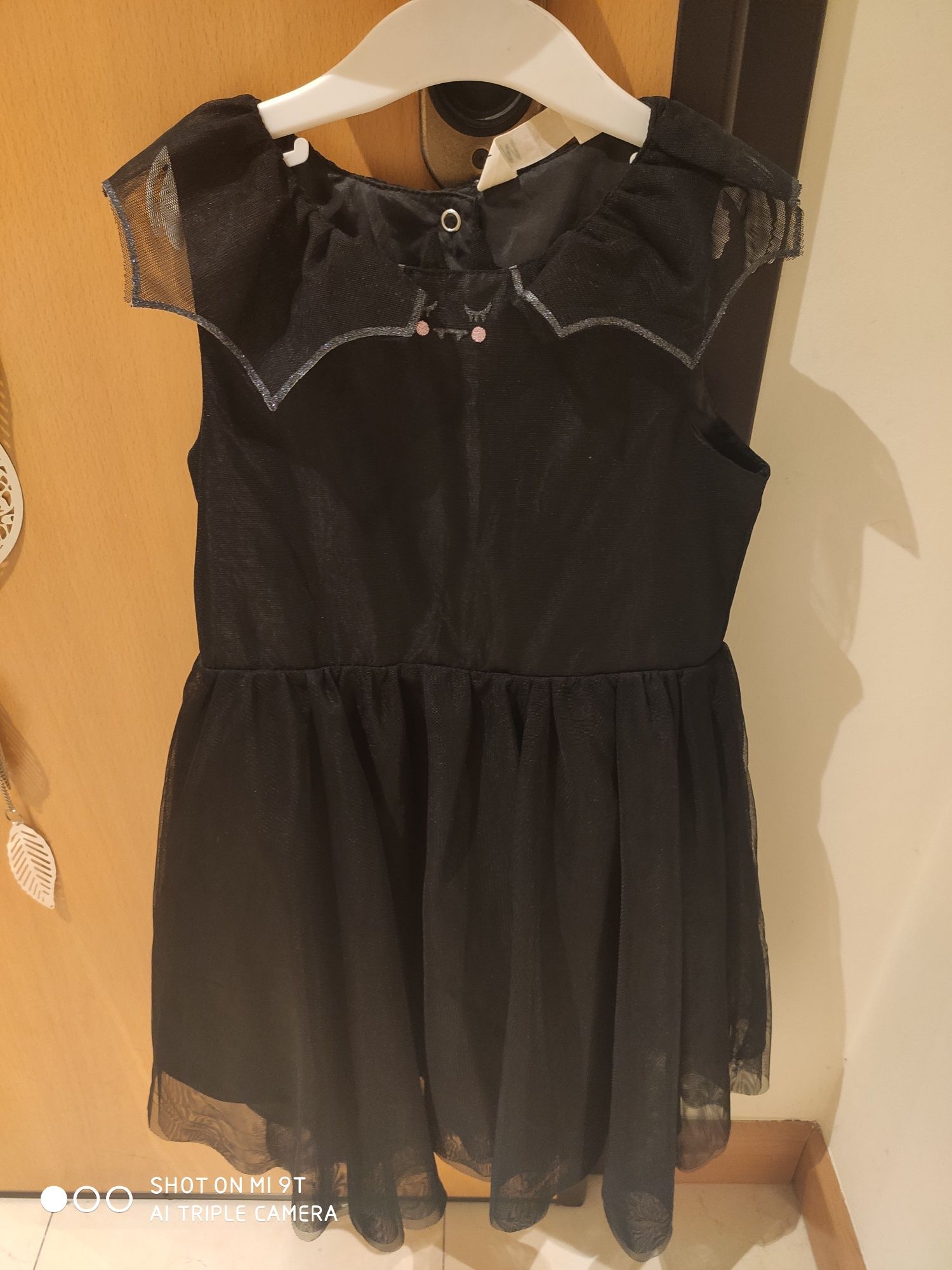 Vestidos de pretos como novos