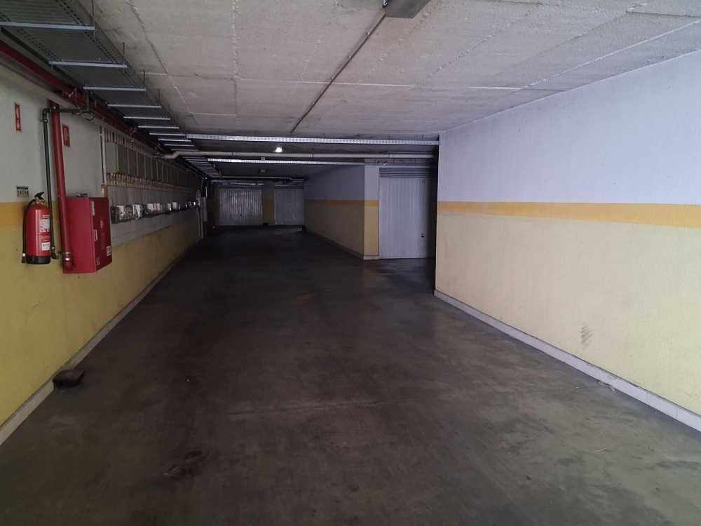 Garagens no centro do Montijo