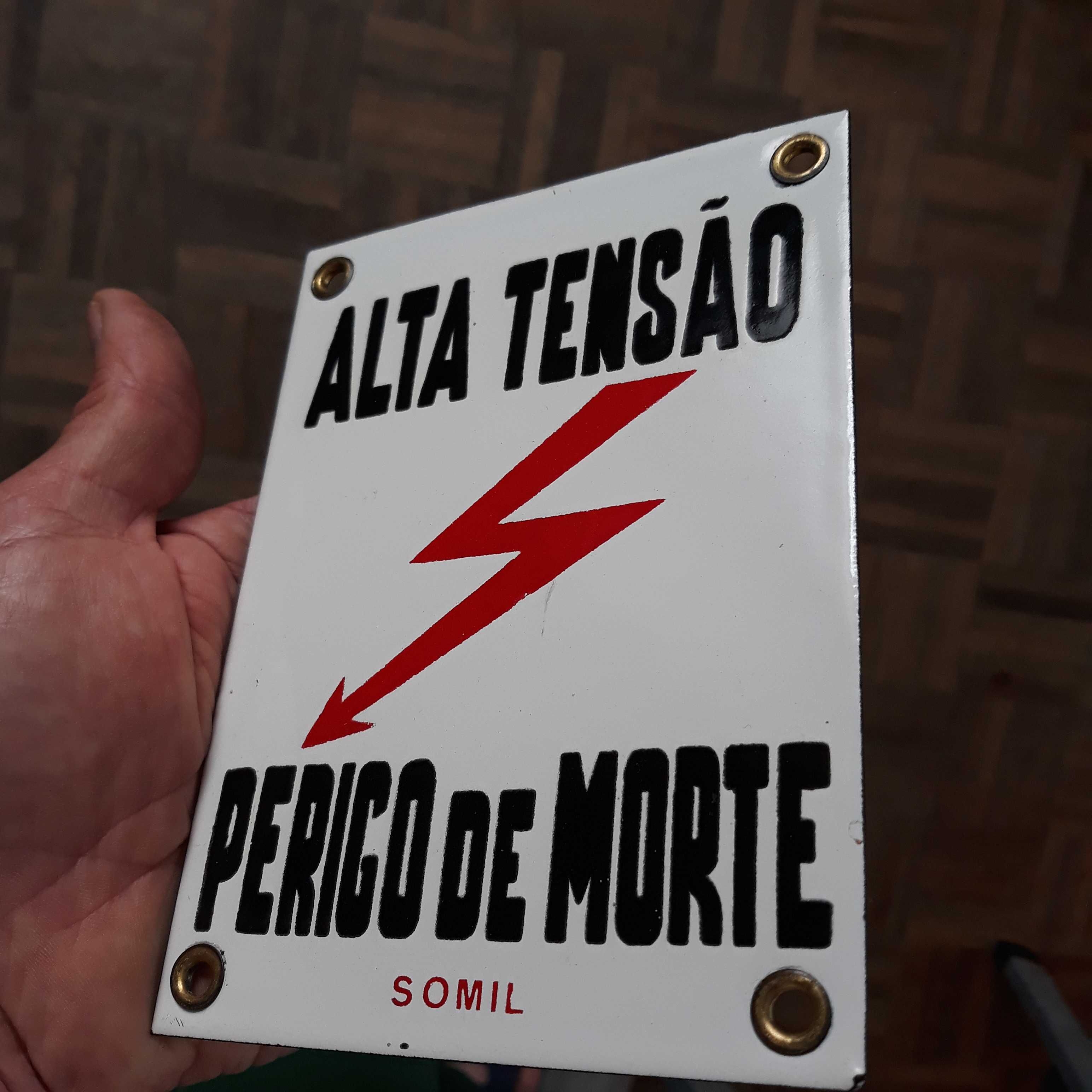 Placa de aviso Alto tenção - Perigo de morte