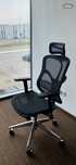 Nowe krzesła biurowe Diablo Chairs V-Basic – 2 sztuki