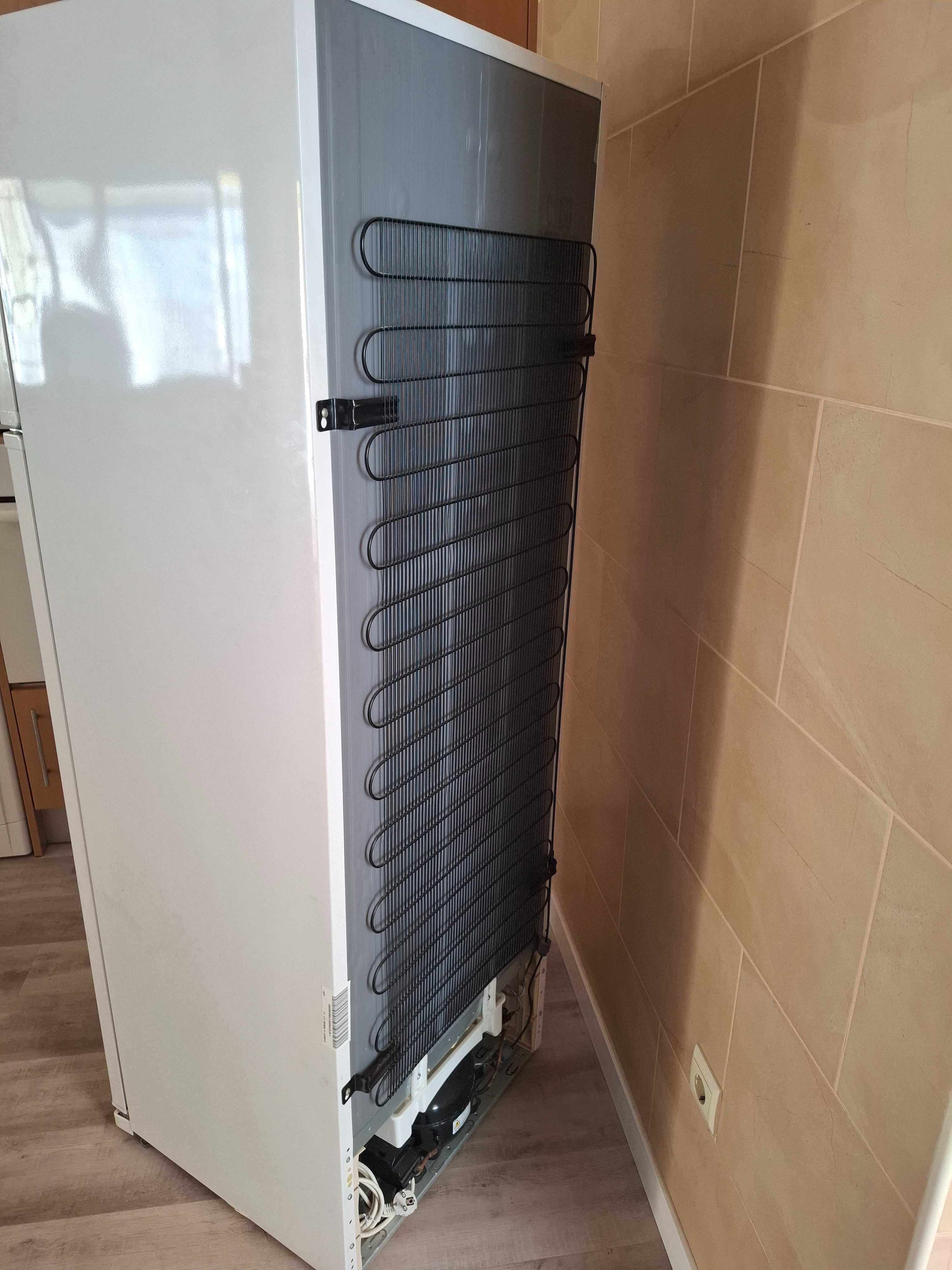 Frigorifico Princess RP345L A+ usado 305 litros branco