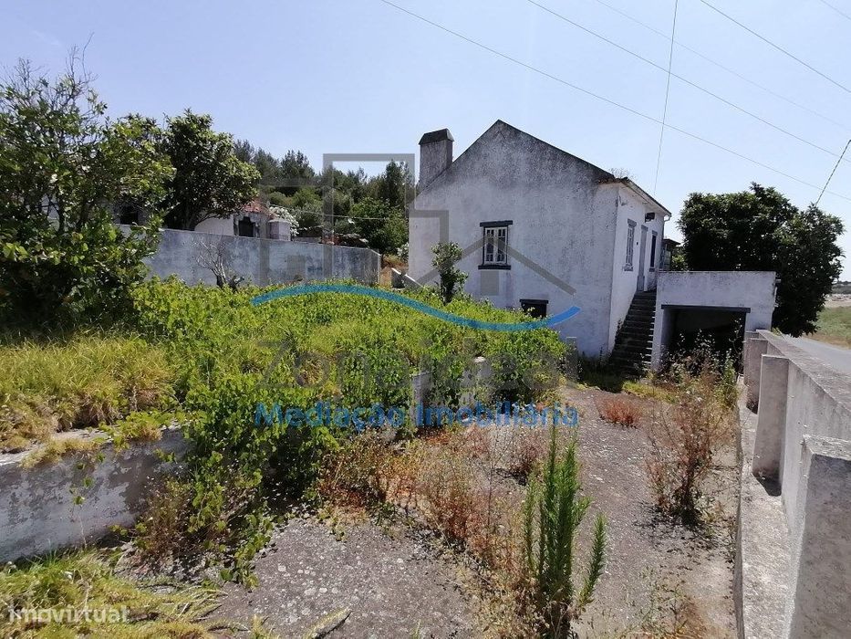 Moradia com anexos e terreno - Localizada em Alenquer