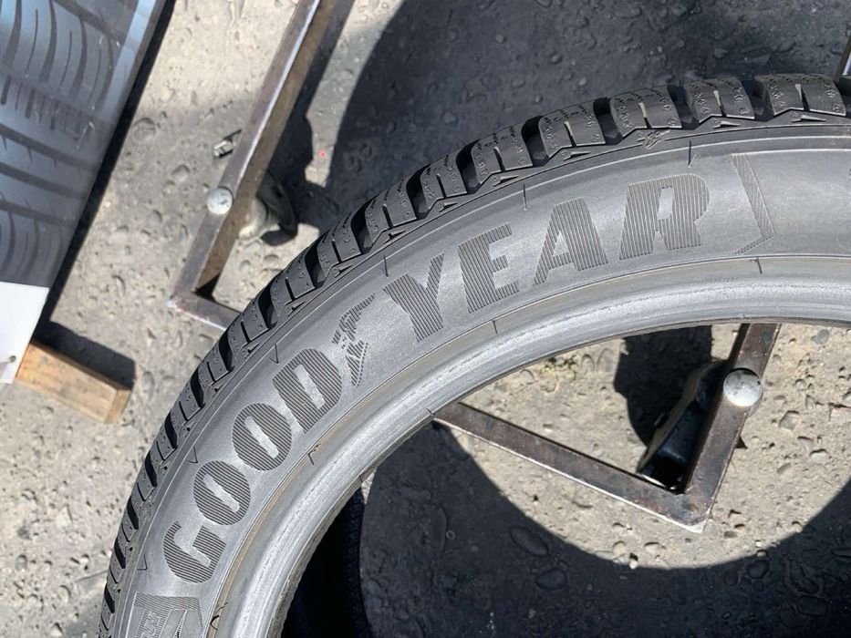Шини 225/45 R17 пара Goodyear зима 2022р 7,8/8мм