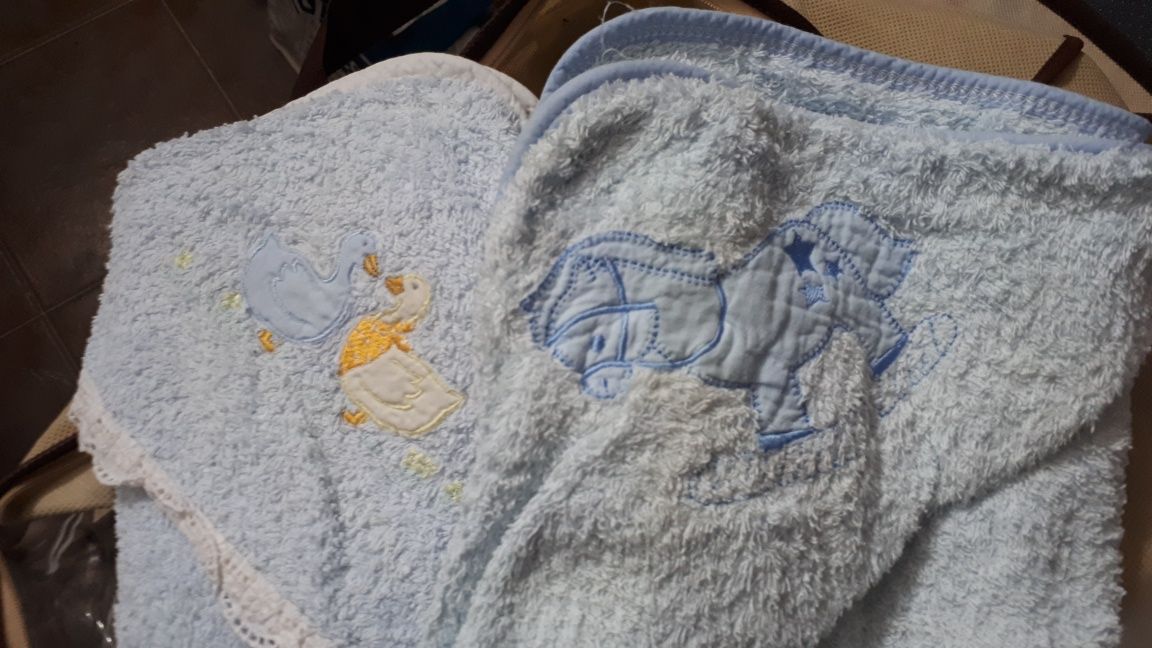 Toalhas para o banho e fraldas para bebés