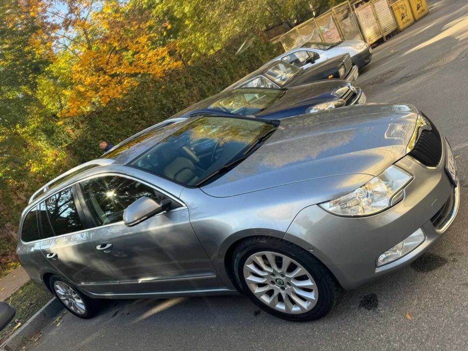 автомобиль Skoda Superb