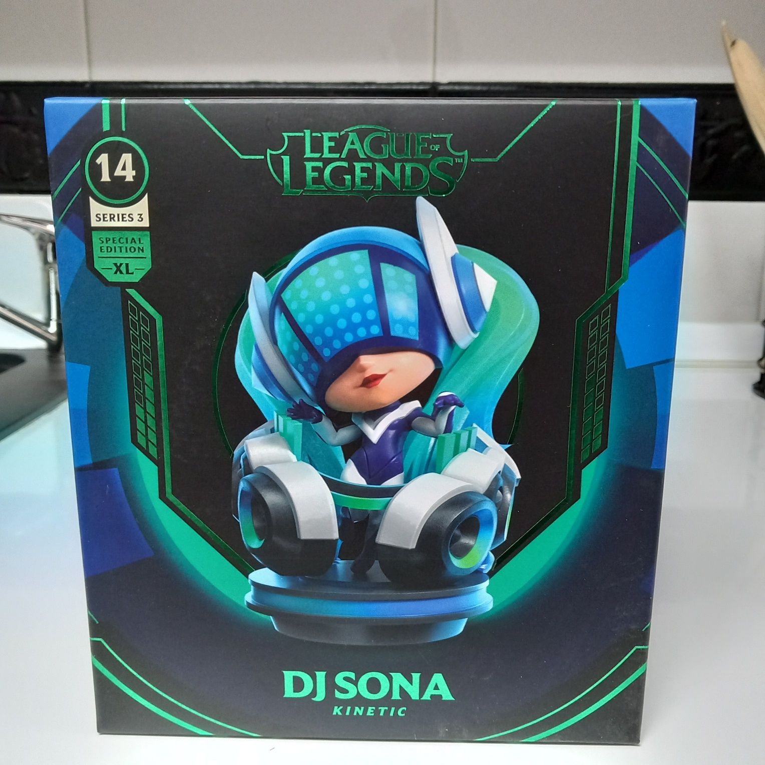 DJ Sona League of Legends Figure XL LED