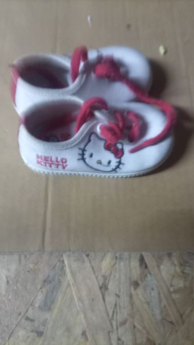 Sapatinhos bebé hello Kitty