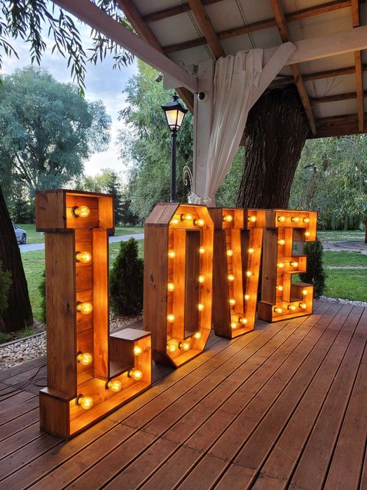 Rustykalny napis LOVE – wynajem na wesele / event / sesję zdjęciową