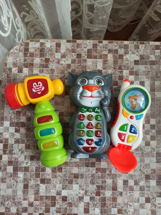 Іграшки дитячі Інтерактивні працюють від батарейок