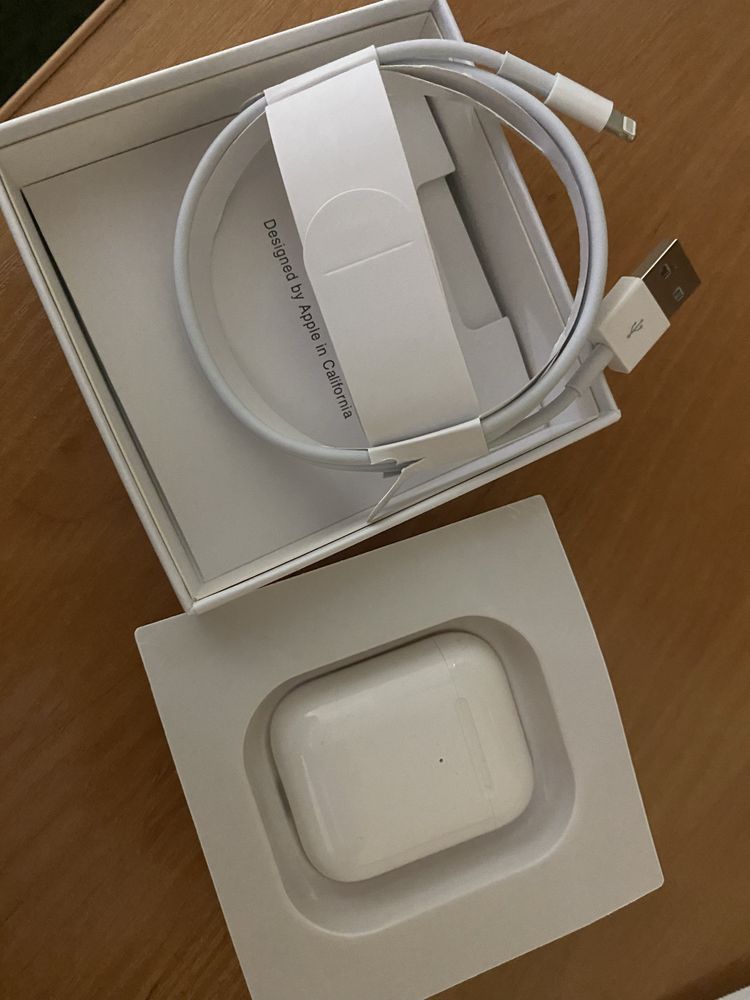 Продам наушники AirPods