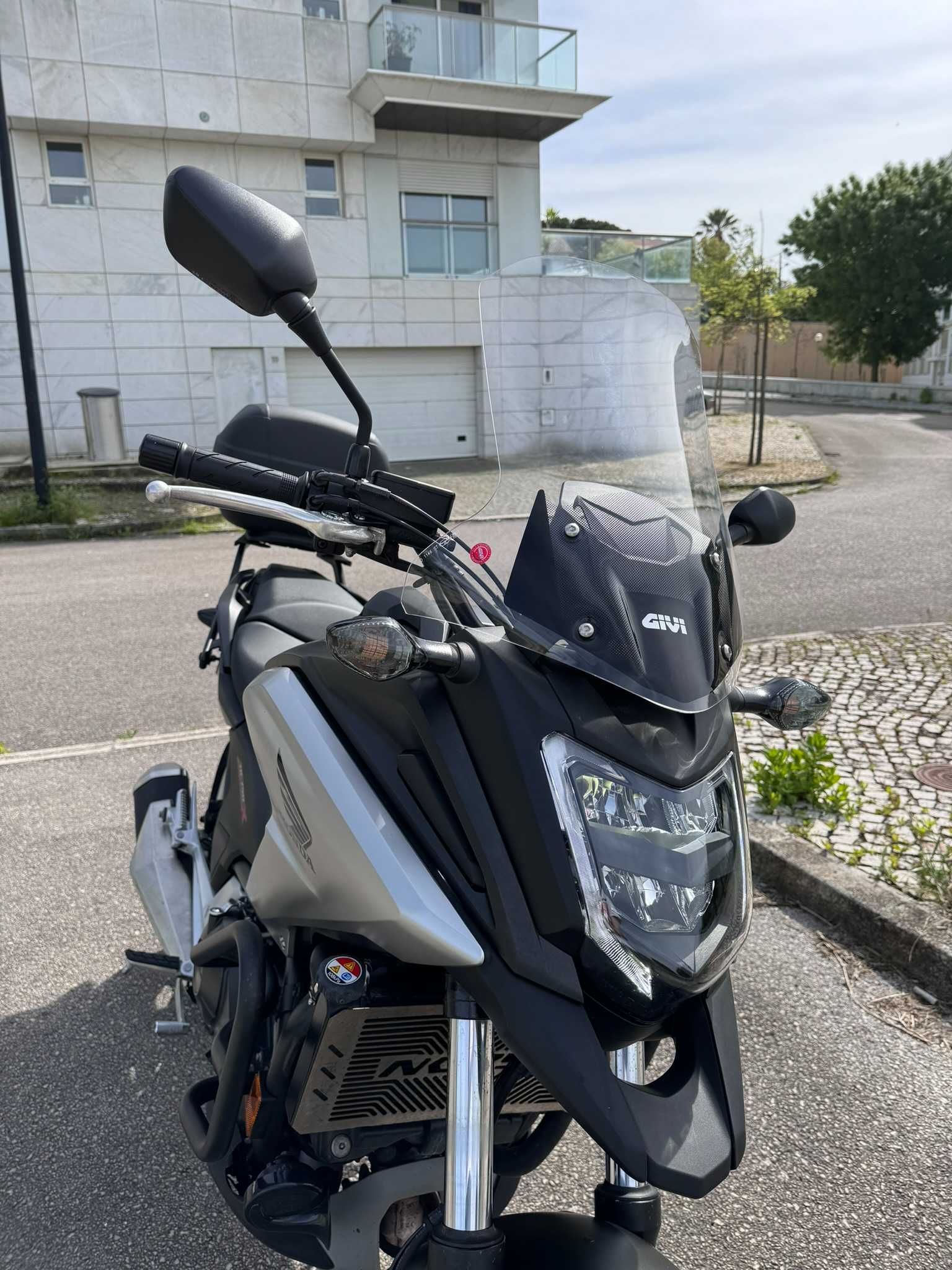 Honda NC750X - Poucos quilómetros, vários extras