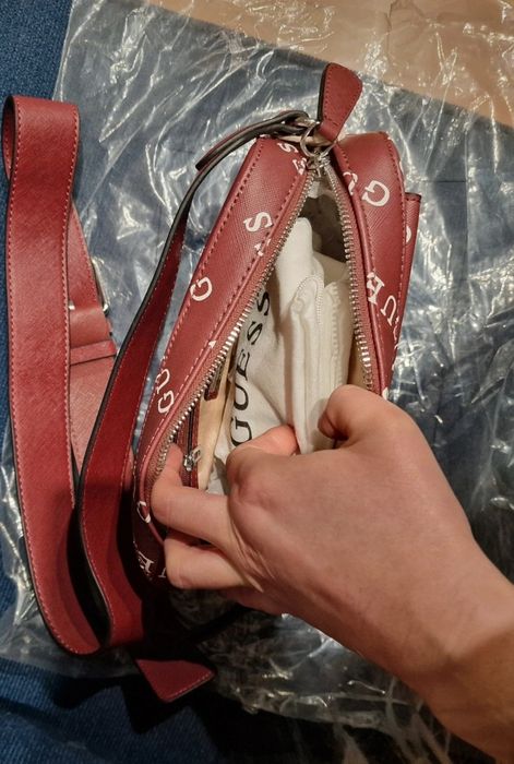 Torebka listonoszka Guess