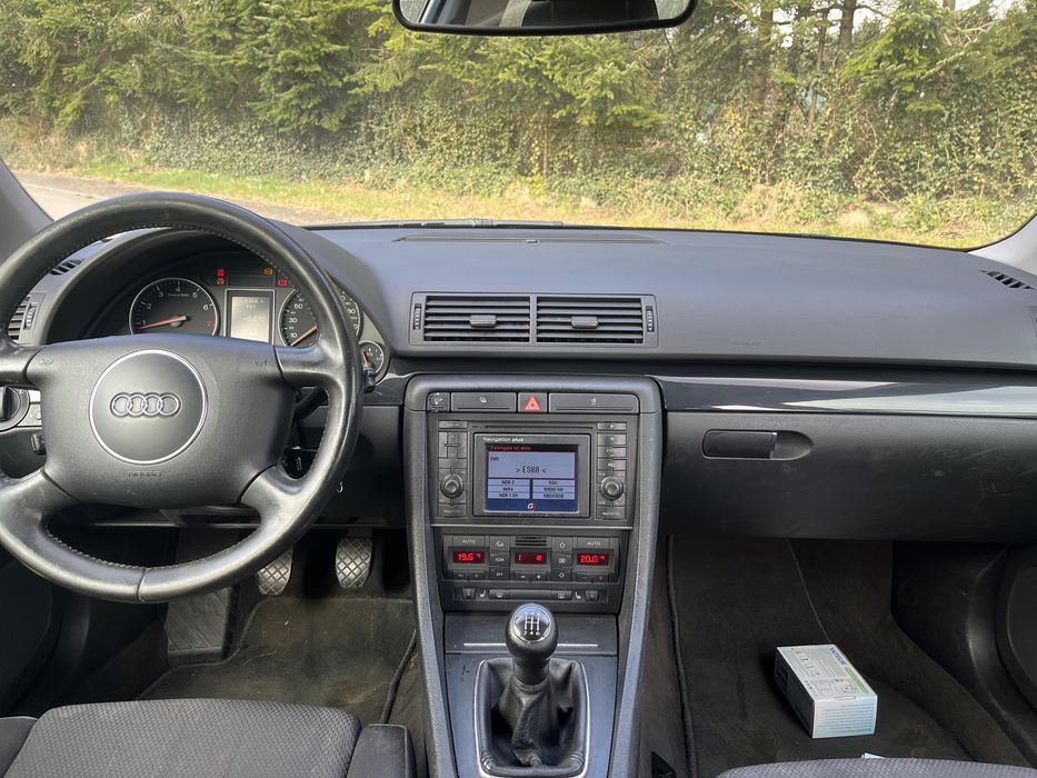 Audi a4 b6 2.4 Nawigacja sprowadzona z Niemiec