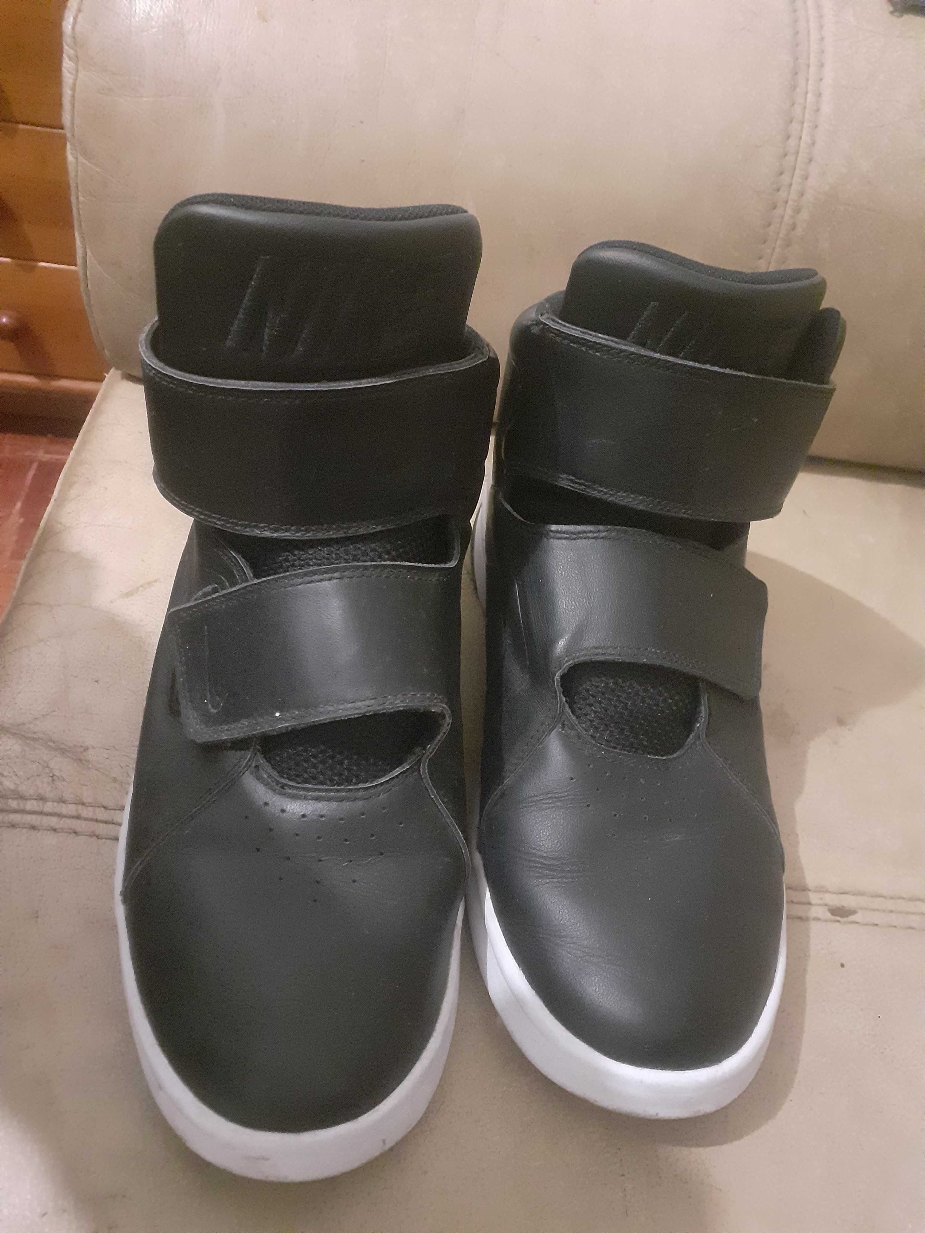 Ténis bota NIKE preto