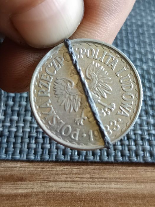 Sprzedam monetę 1 zloty 1983 rok skrętka odkrój blachy