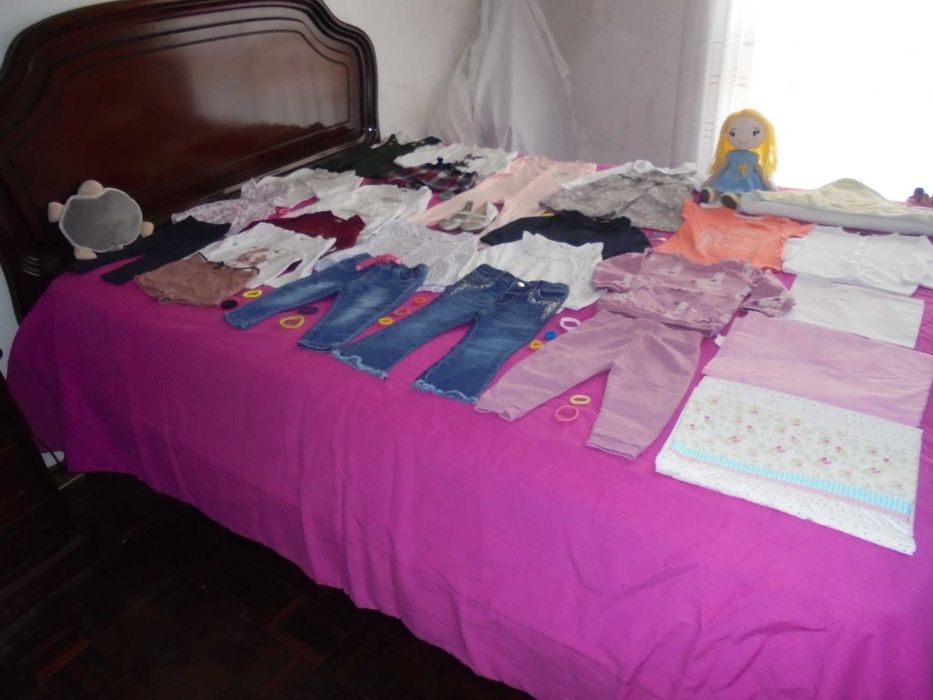 lote de roupa de menina bebé a boneca de cabelo amarelo