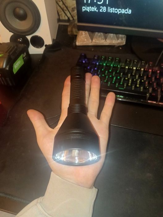 Latarka Convoy l21b sft40 1258 metrów zasięgu Szperacz3000k