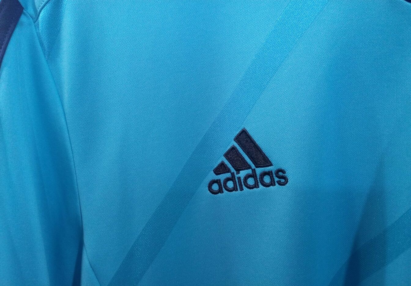 Оригинал как новая легкая спортивная футболка Adidas