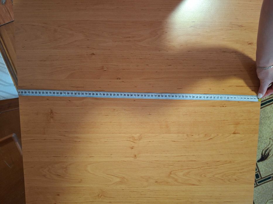 Стіл для кухні або кав'ярні