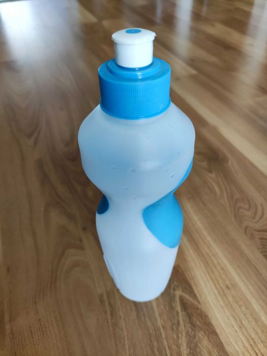 Butelka na wodę smukła poręczna 0,7l