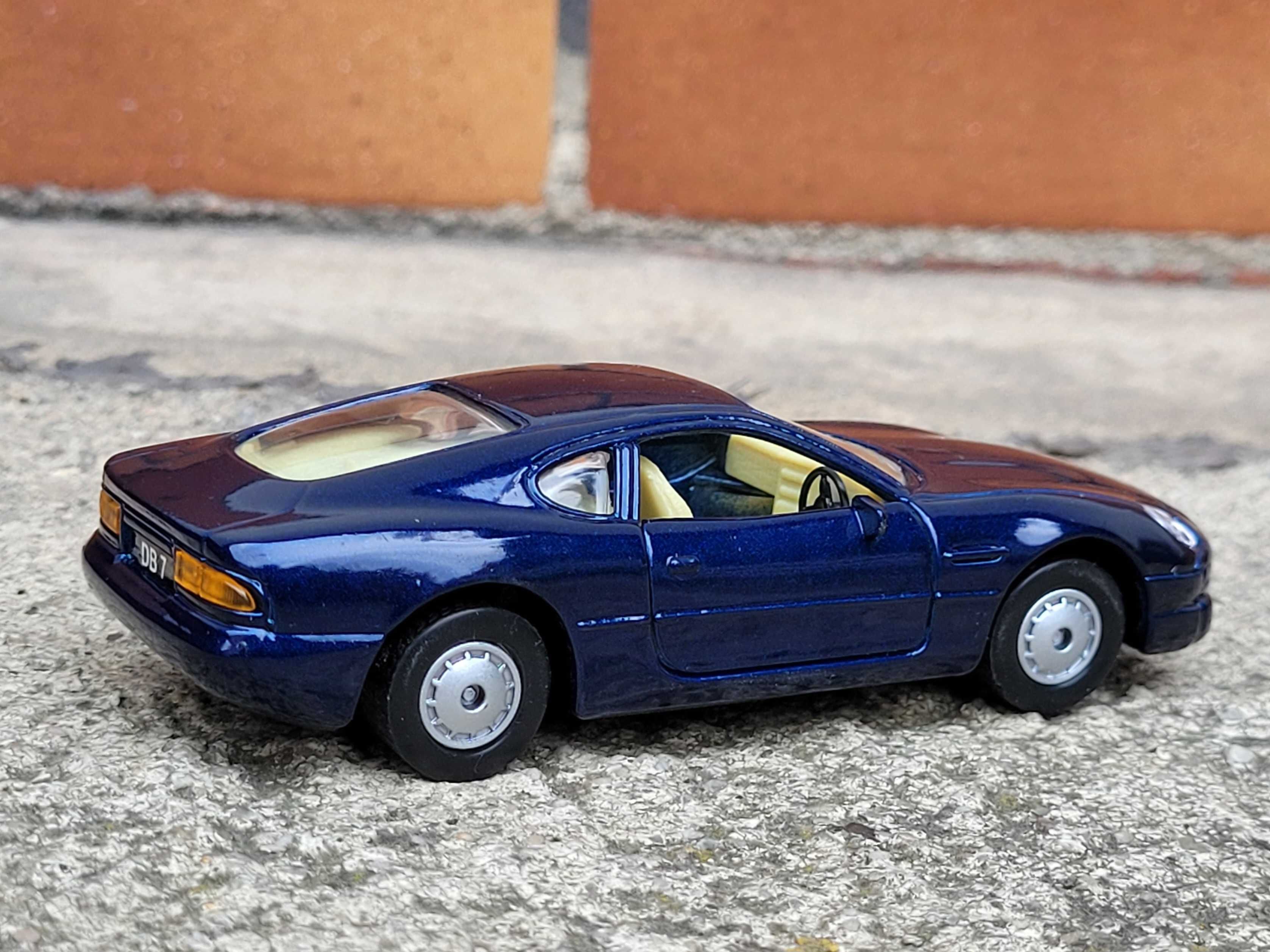 Kolekcja modeli 1:40 Aston Martin DB7 Maisto Shell