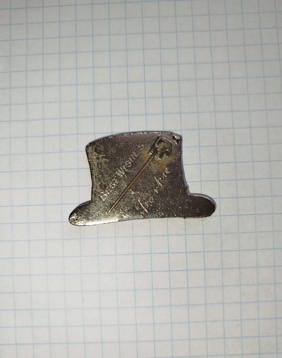 Вінтажна брошка циліндр Френкі Воуна Frankie Vaughan bowler hat brooch