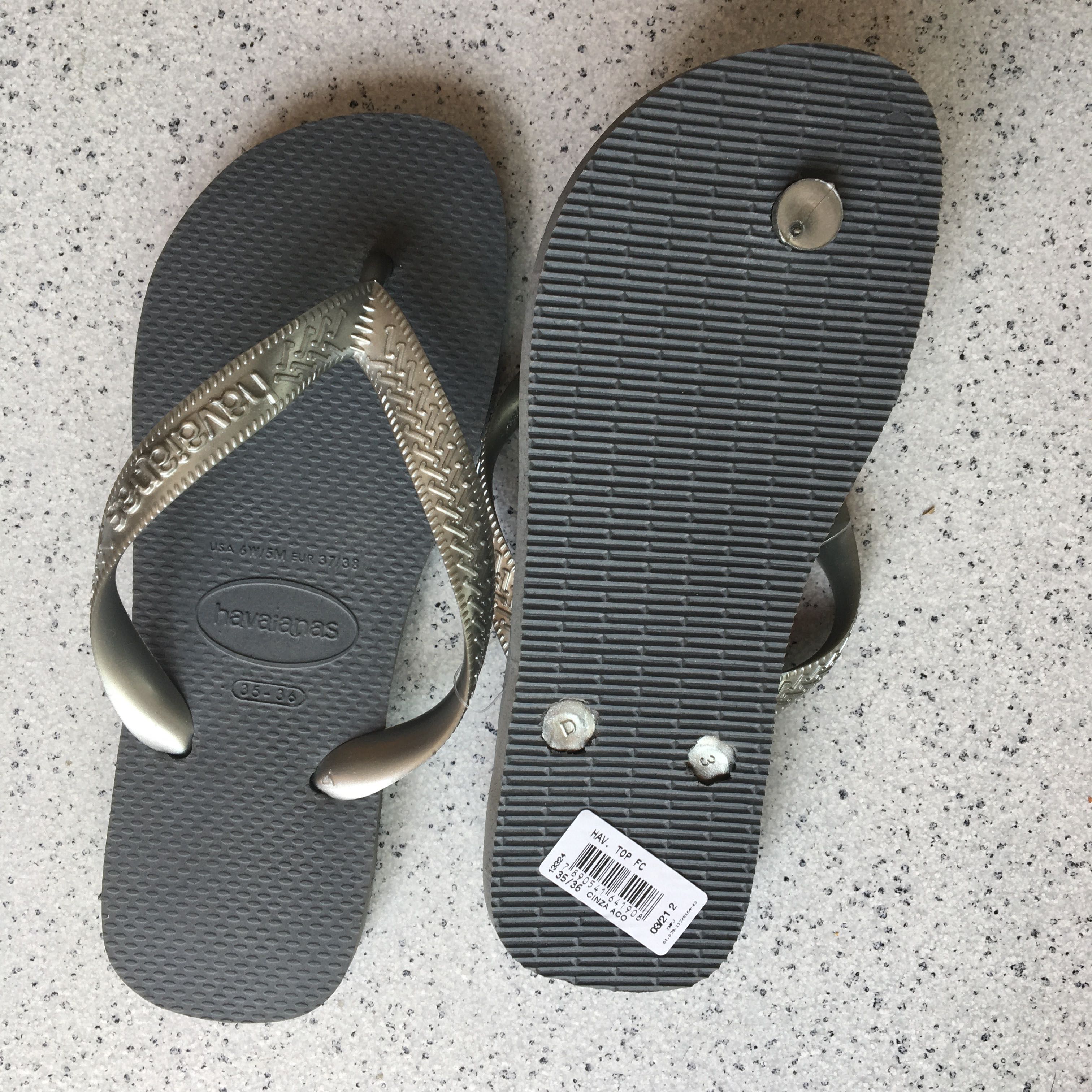 Havaianas, Novas, prateadas, tam.36/37 EUR.