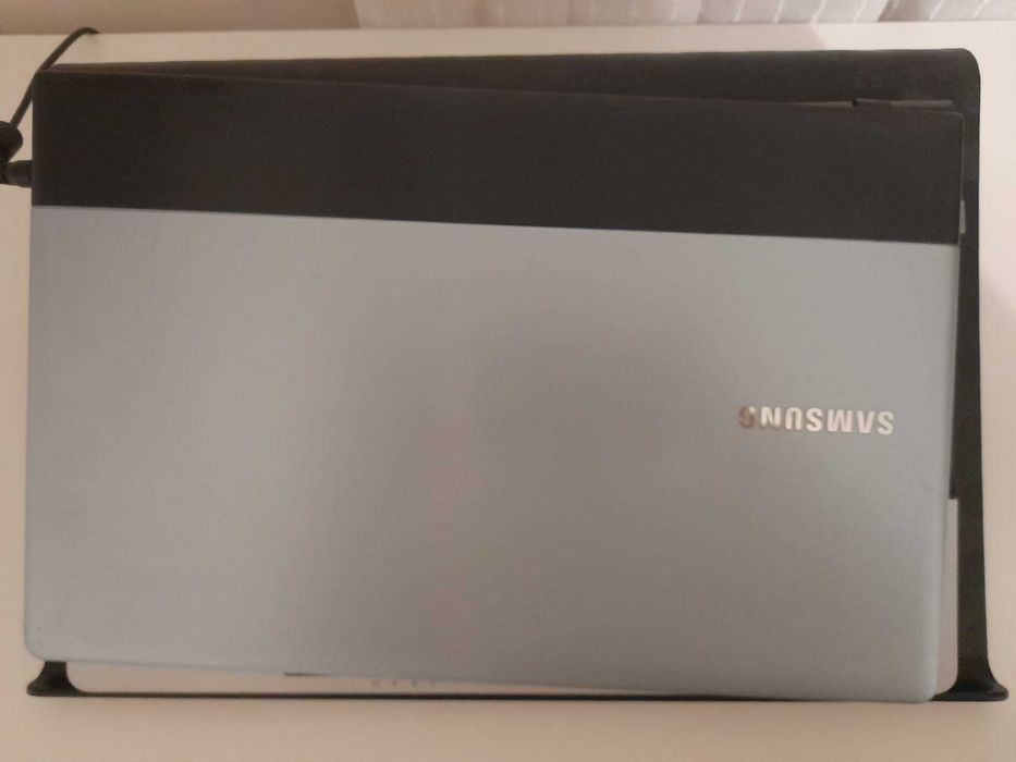 Portátil usado Samsung Notebook Series 3 300E5A-S07