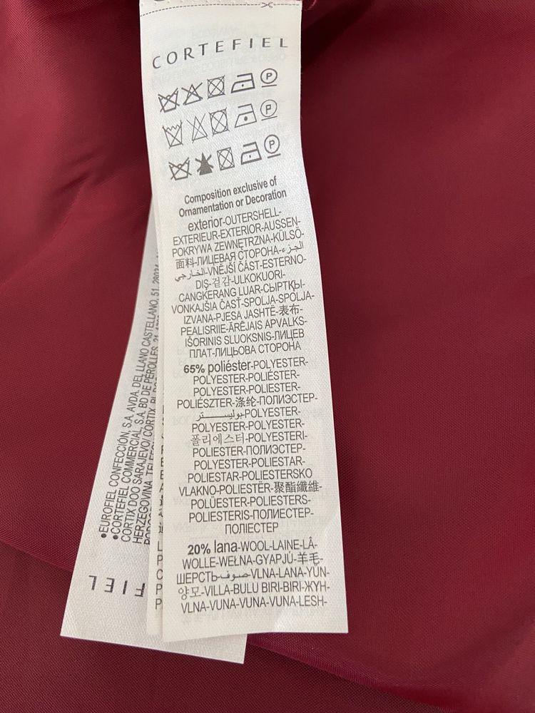 Capa vermelha escura