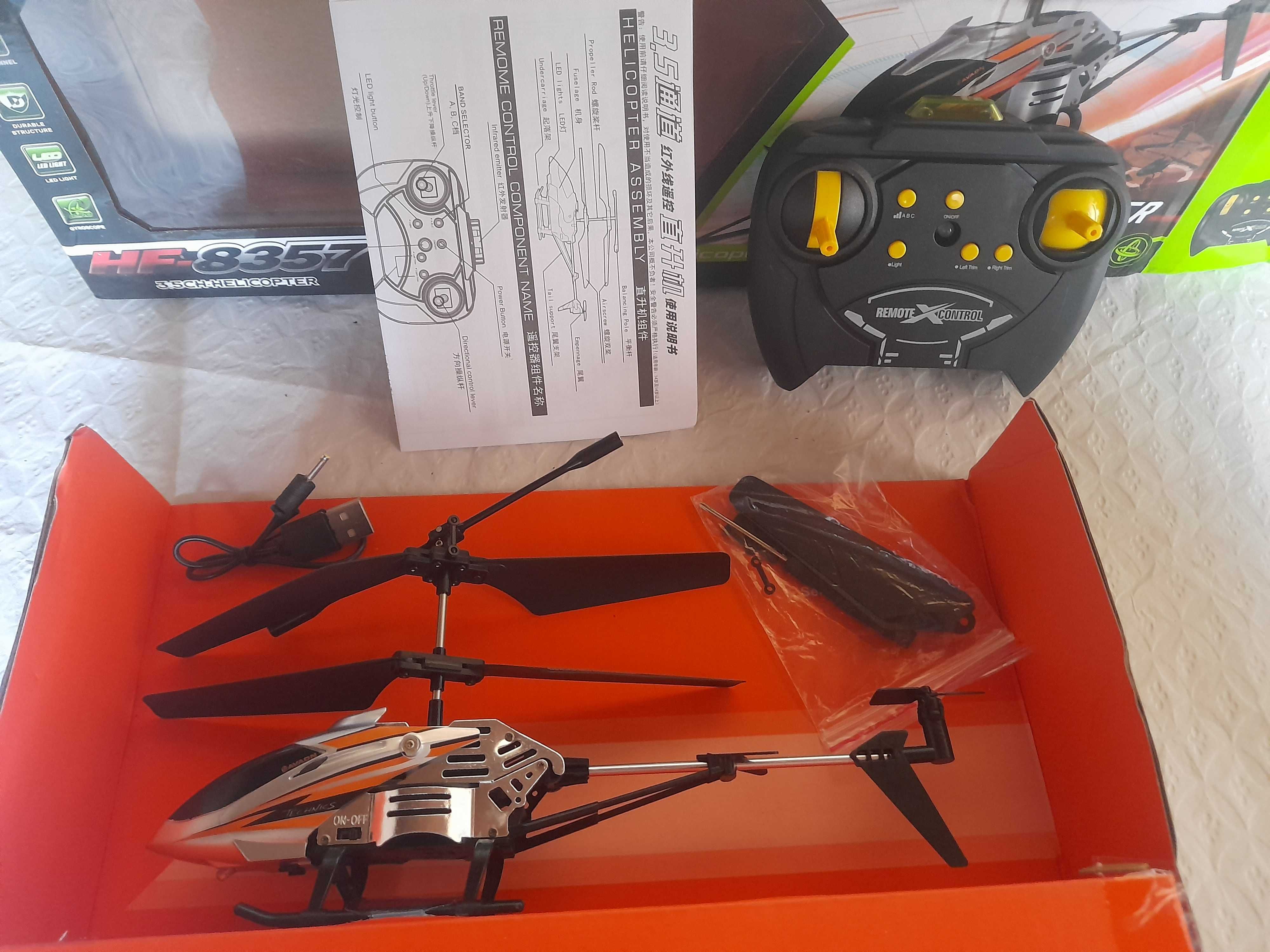 Helicópetro de Controle Remoto Com Luz LED RC 3.5 De Carregamento USB