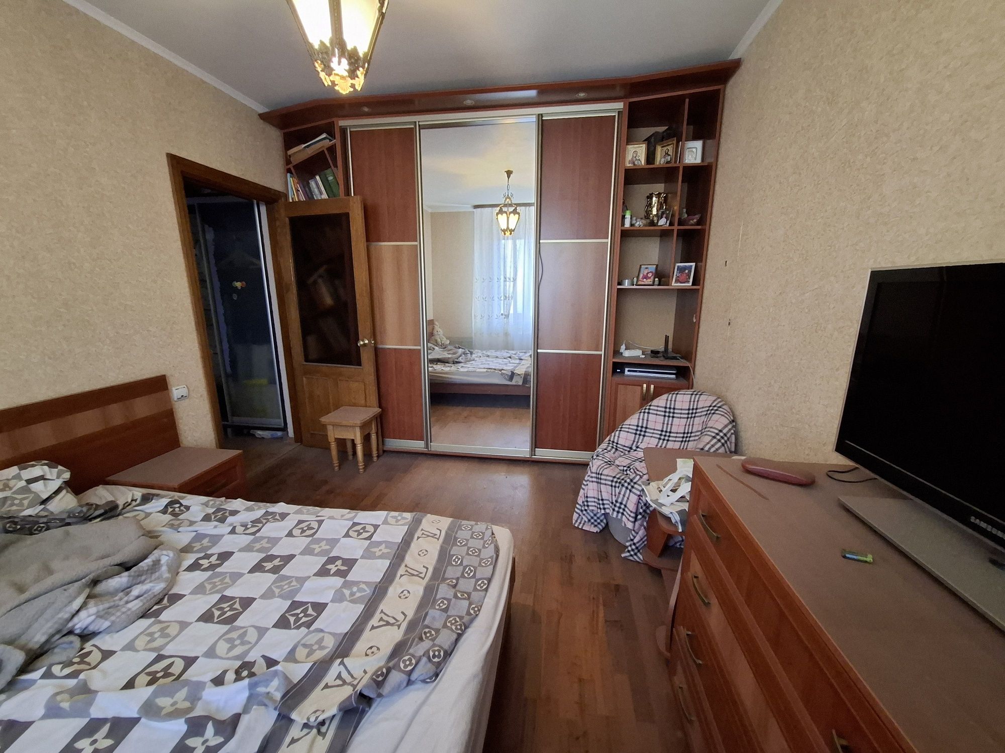 Продам 2х кімнатну, покращеного планування на 5 Зарічному