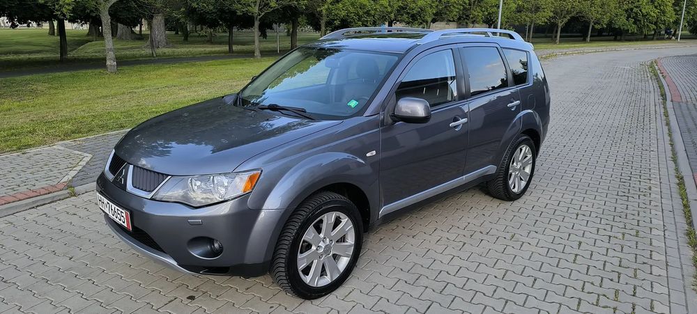 Mitsubishi Outlander 2.4 Benzyna 170km Automat! 4x4! FuLL Opcja! 7 Osób! NAVI Xseno Skóry