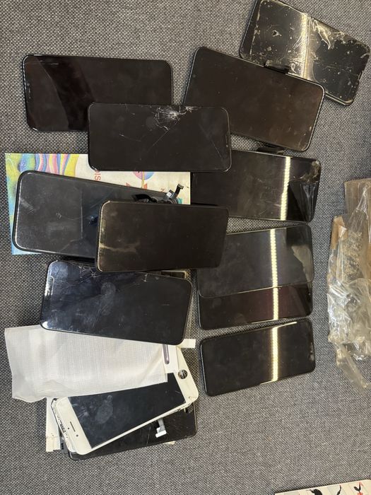 Wyswietlacze lcd iphone rozne