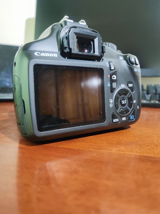 Câmera fotográfica Canon EOS + 1 lente