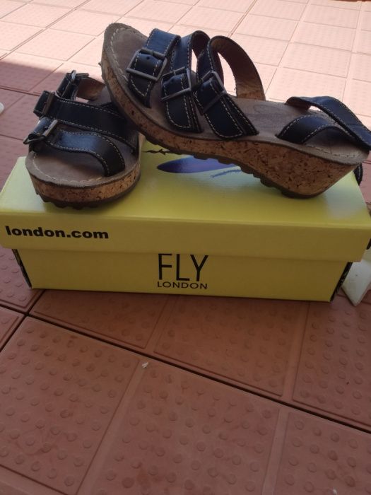 Sandálias Fly London