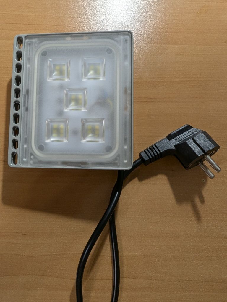 LED прожектор 30Вт (новий) – Яскраве біле світло
